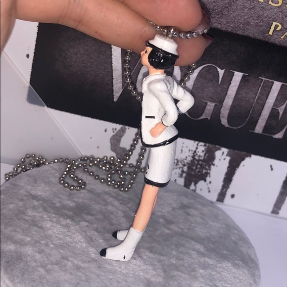 Chanel girl necklace - Picture 4 of 8